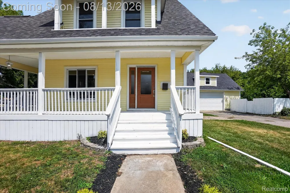 403 Ellen Street E Fenton City, MI 48430