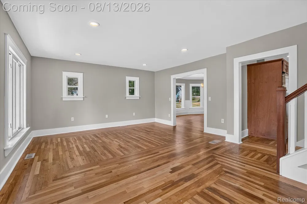 403 Ellen Street E Fenton City, MI 48430