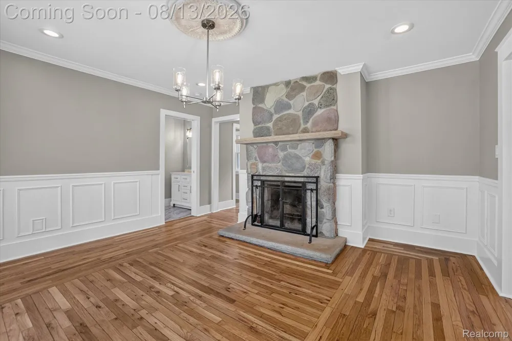 403 Ellen Street E Fenton City, MI 48430