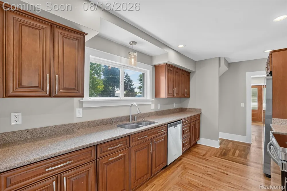 403 Ellen Street E Fenton City, MI 48430