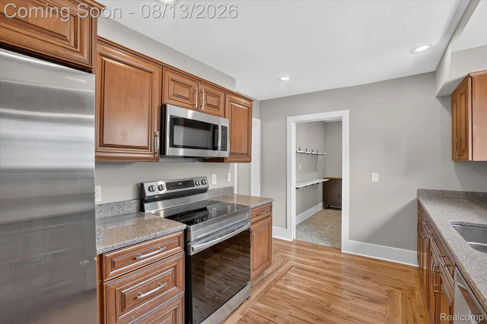 403 Ellen Street E Fenton City, MI 48430
