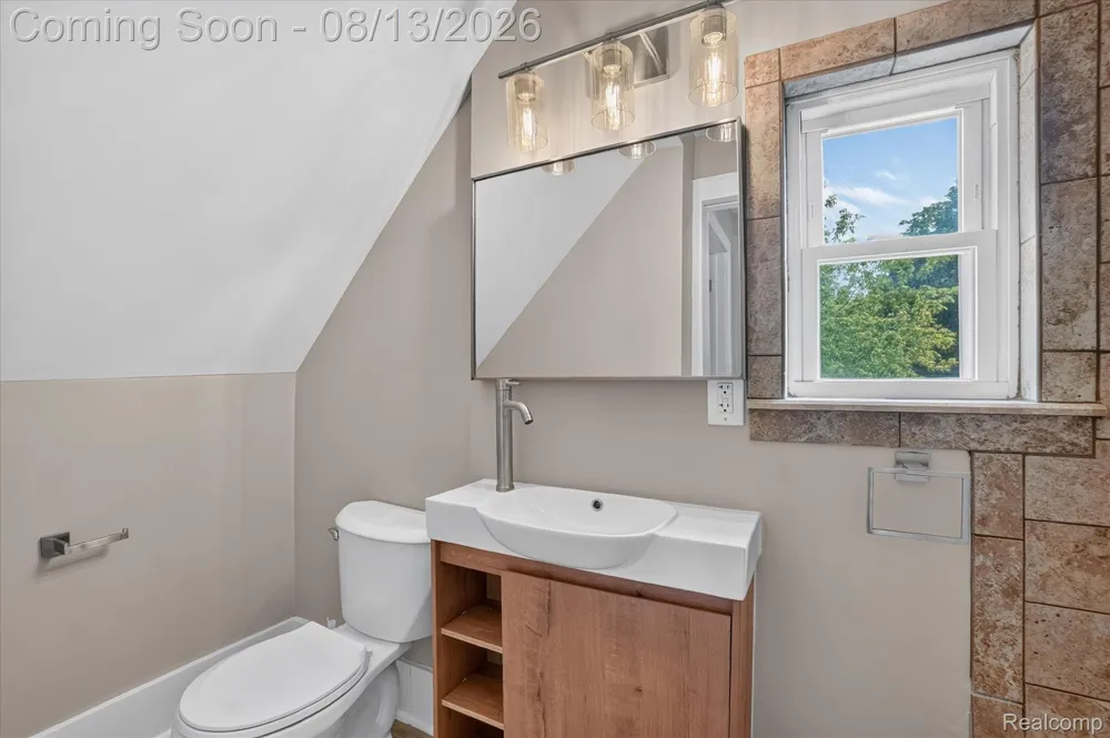 403 Ellen Street E Fenton City, MI 48430