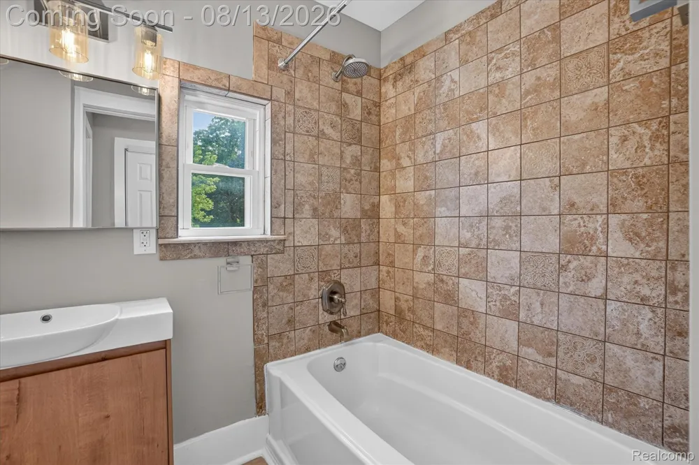 403 Ellen Street E Fenton City, MI 48430