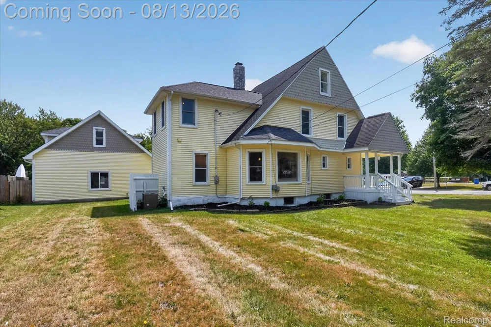 403 Ellen Street E Fenton City, MI 48430