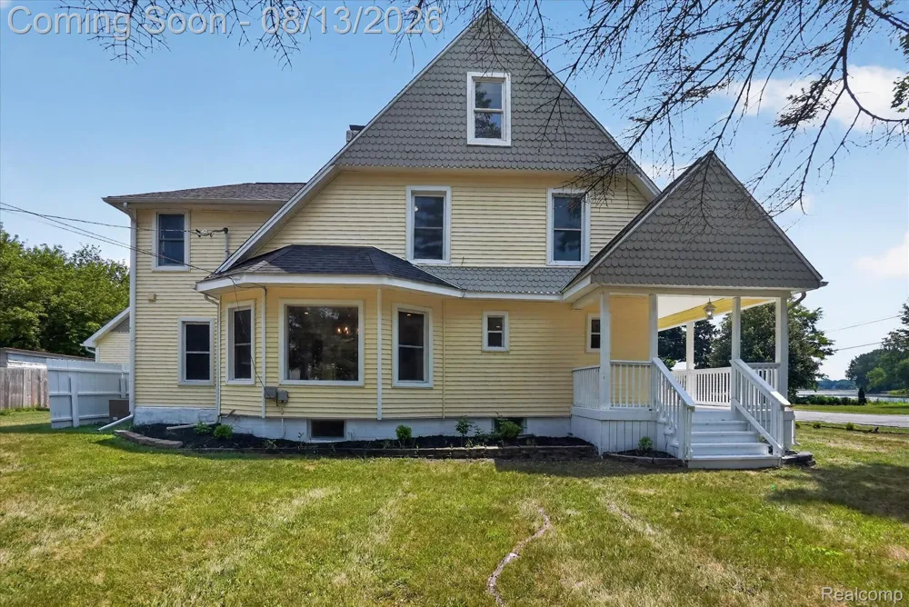 403 Ellen Street E Fenton City, MI 48430