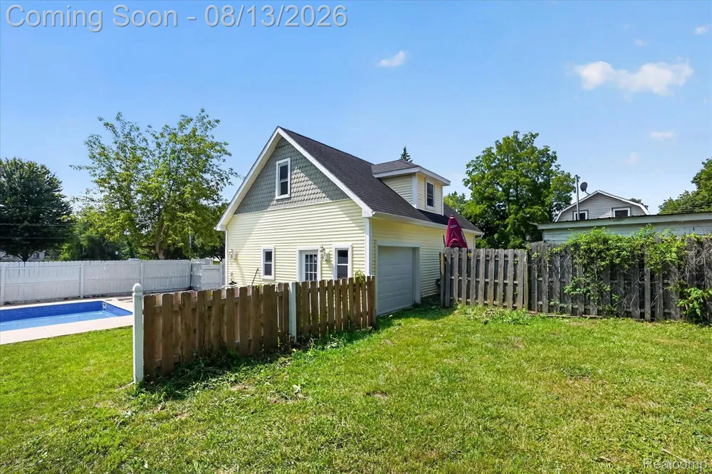 403 Ellen Street E Fenton City, MI 48430