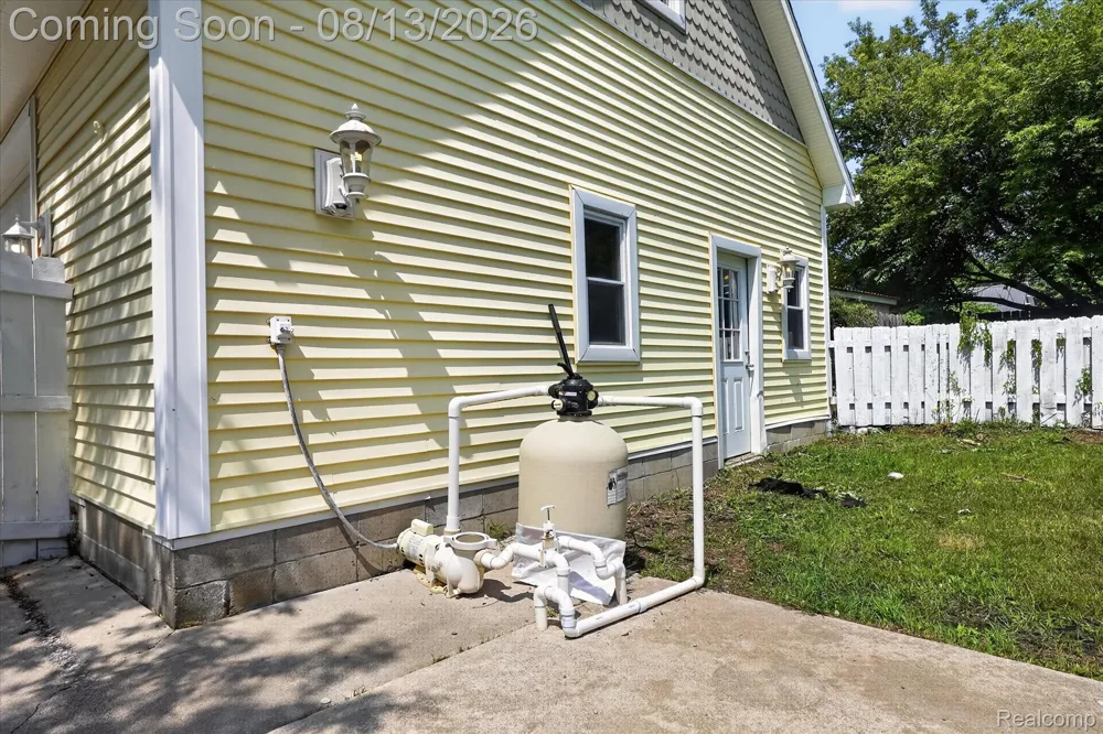 403 Ellen Street E Fenton City, MI 48430