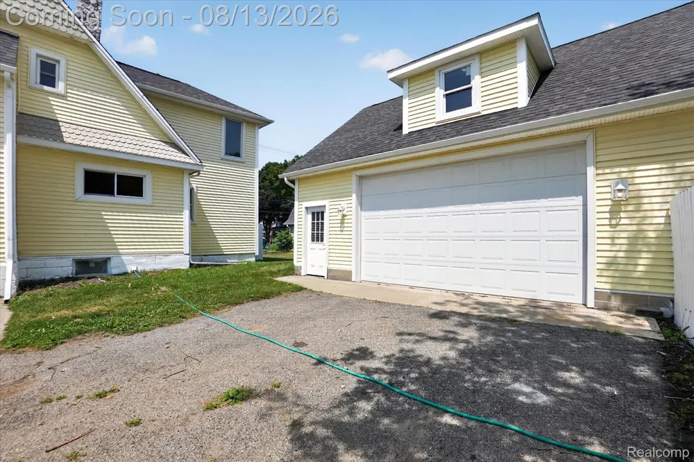 403 Ellen Street E Fenton City, MI 48430