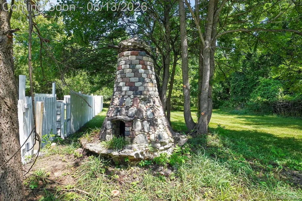 403 Ellen Street E Fenton City, MI 48430