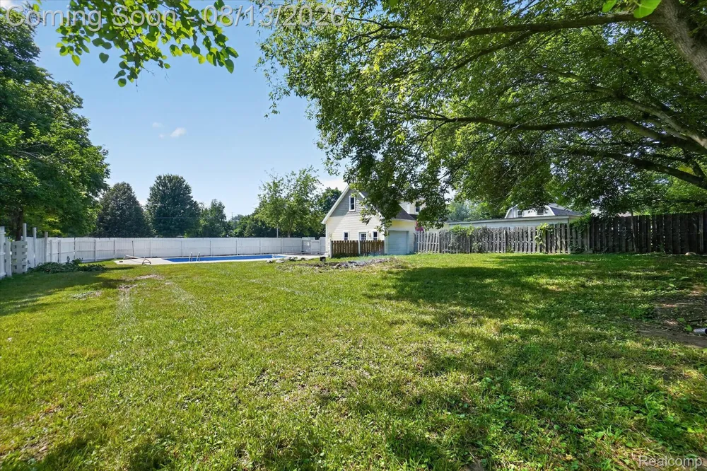 403 Ellen Street E Fenton City, MI 48430