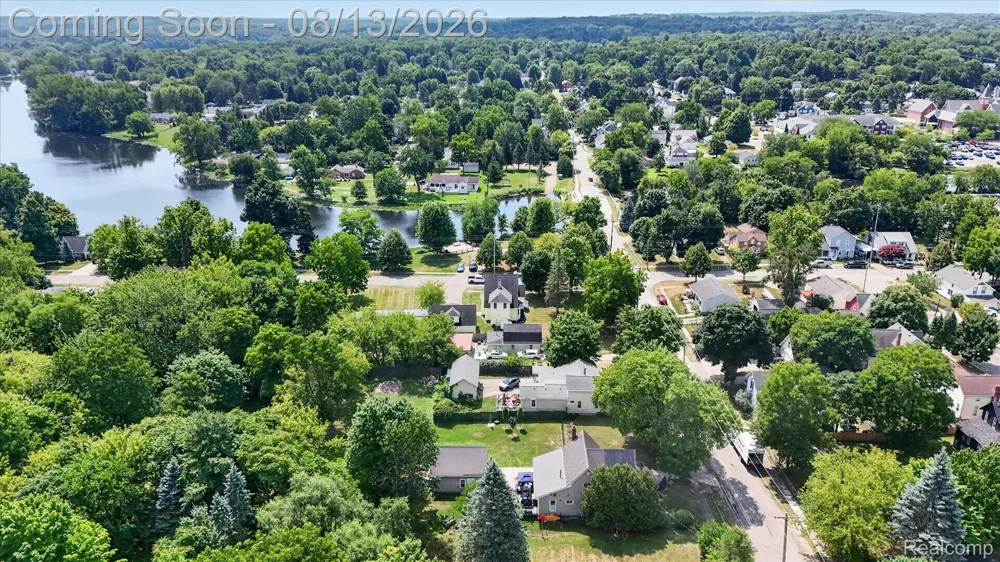 403 Ellen Street E Fenton City, MI 48430
