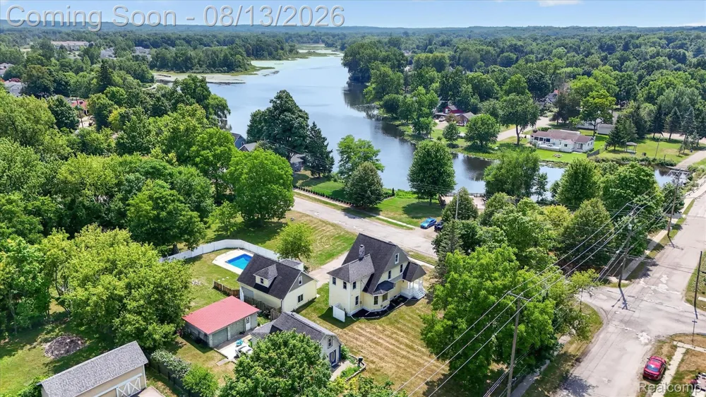 403 Ellen Street E Fenton City, MI 48430