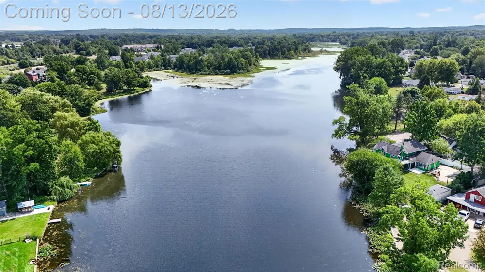 403 Ellen Street E Fenton City, MI 48430