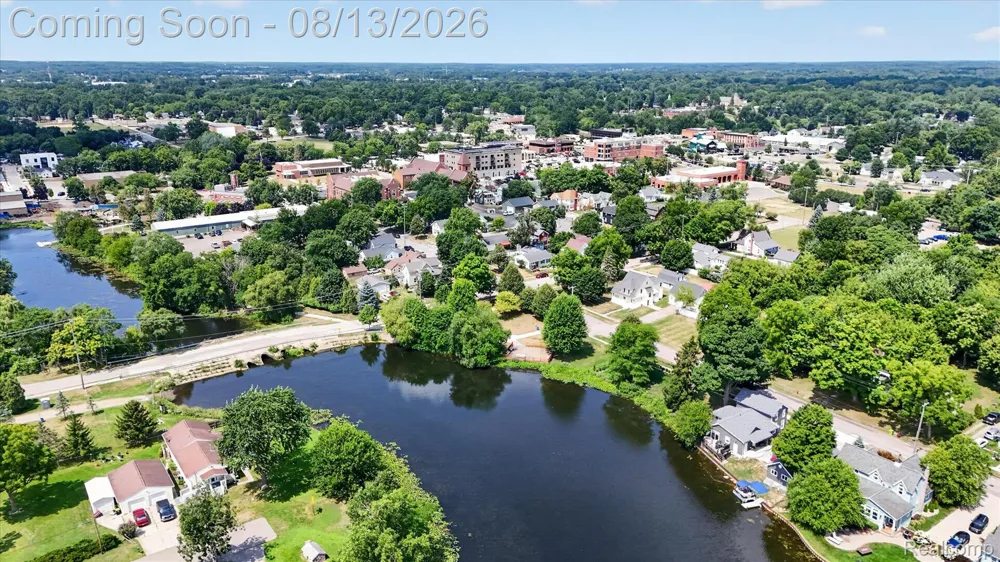 403 Ellen Street E Fenton City, MI 48430