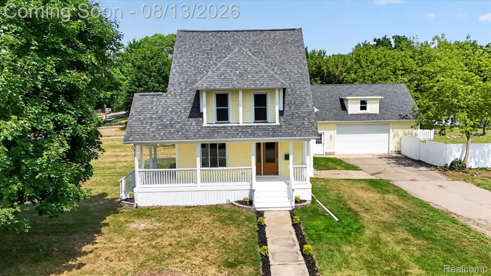 403 Ellen Street E Fenton City, MI 48430