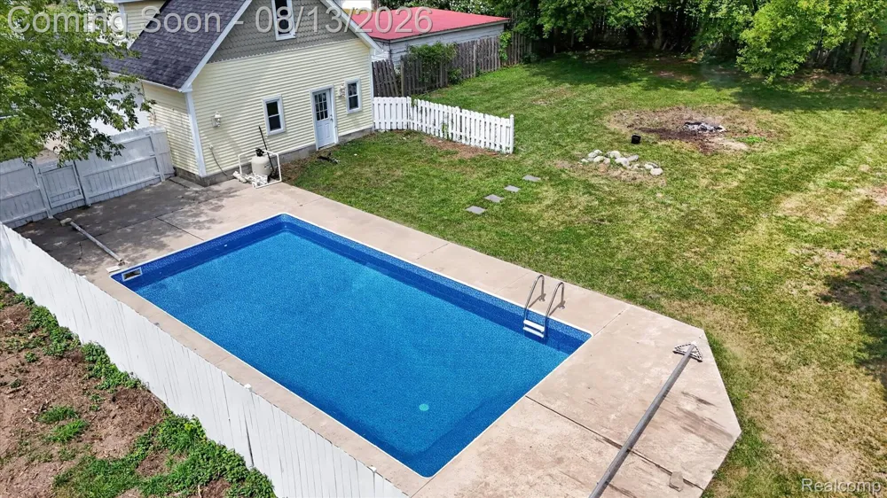 403 Ellen Street E Fenton City, MI 48430