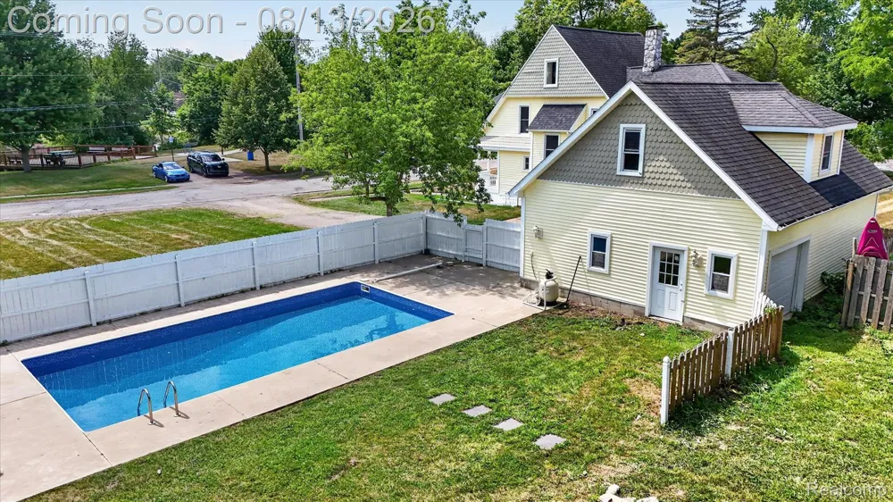 403 Ellen Street E Fenton City, MI 48430