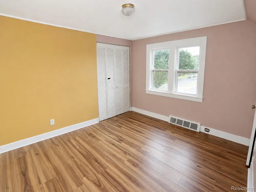 7271 Wiegand Center Line City, MI 48015