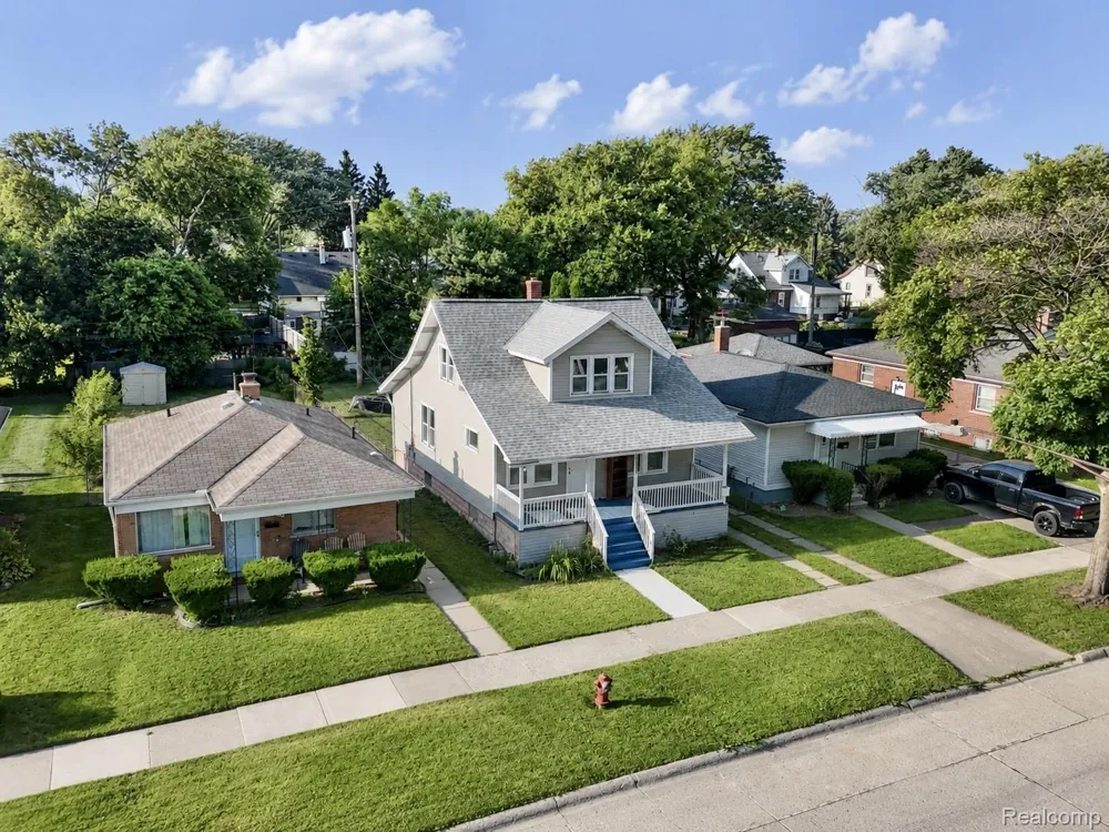 7271 Wiegand Center Line City, MI 48015