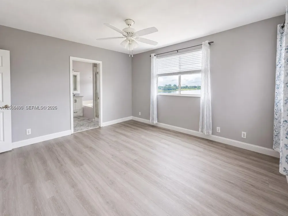 963 Falling Water Rd Weston, FL 33326