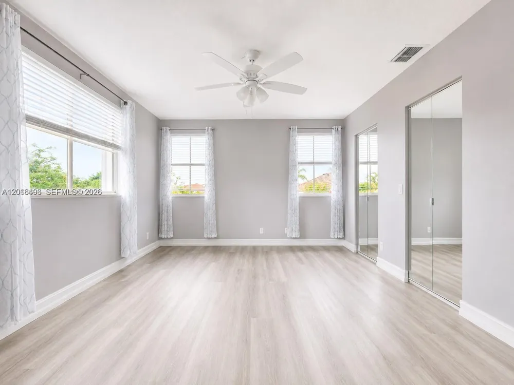 963 Falling Water Rd Weston, FL 33326