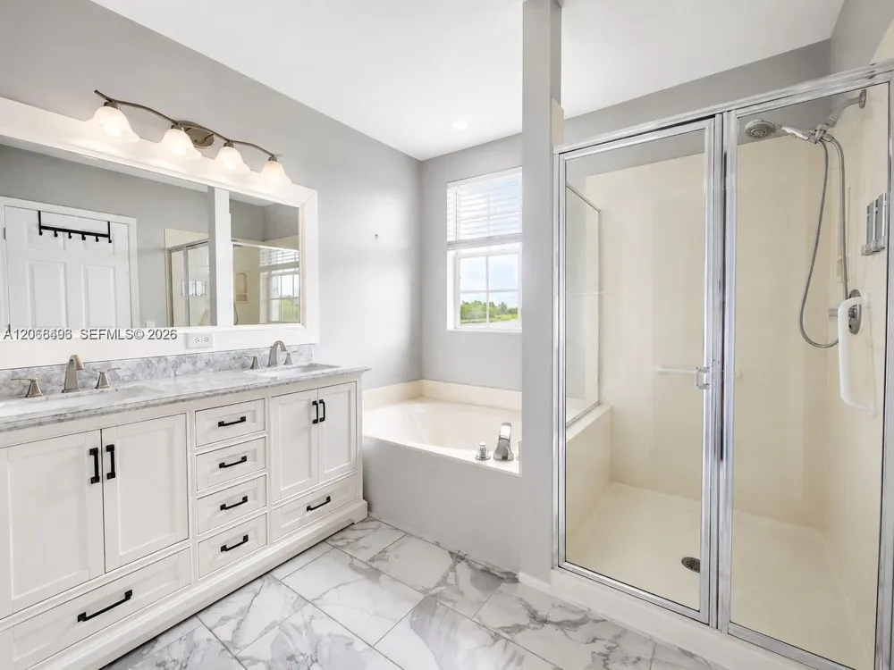 963 Falling Water Rd Weston, FL 33326