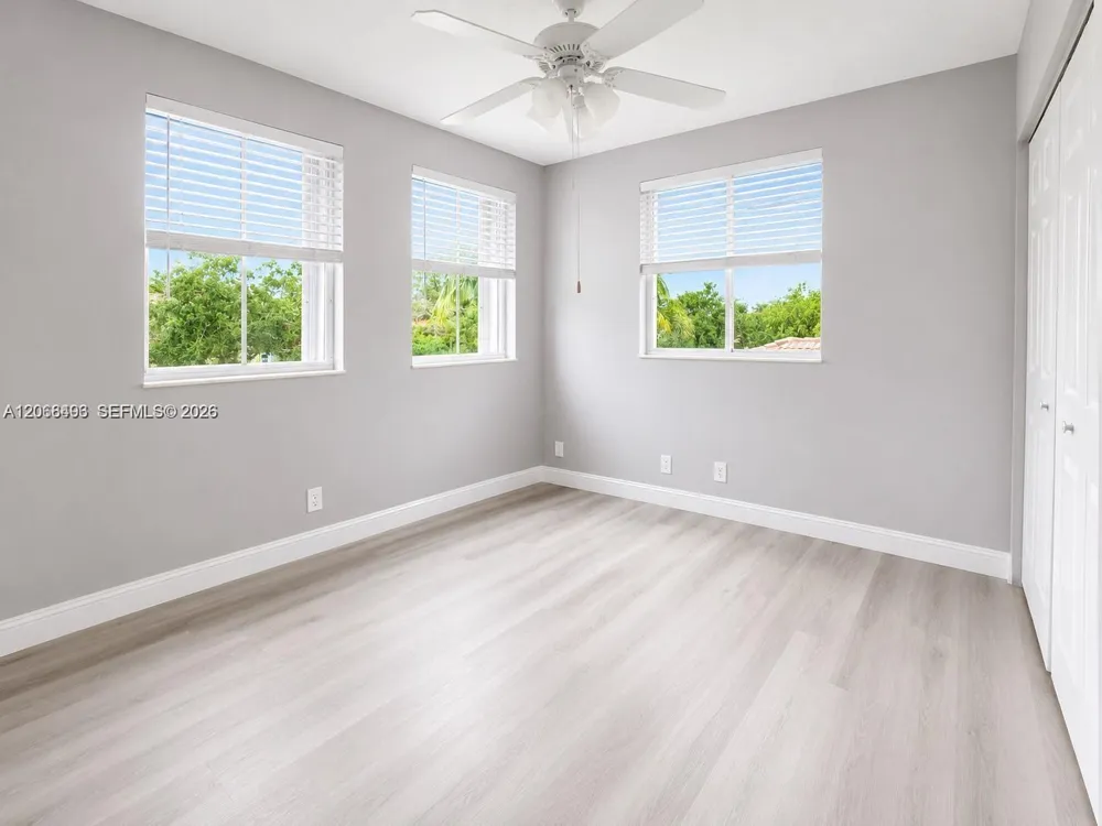 963 Falling Water Rd Weston, FL 33326