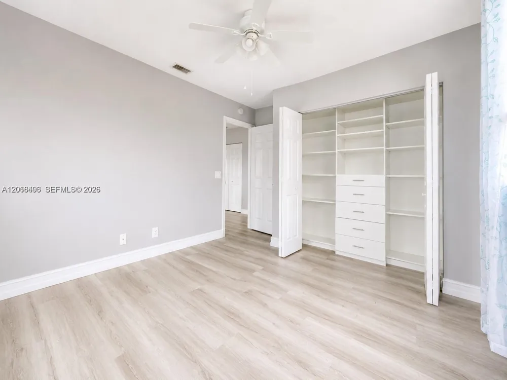 963 Falling Water Rd Weston, FL 33326