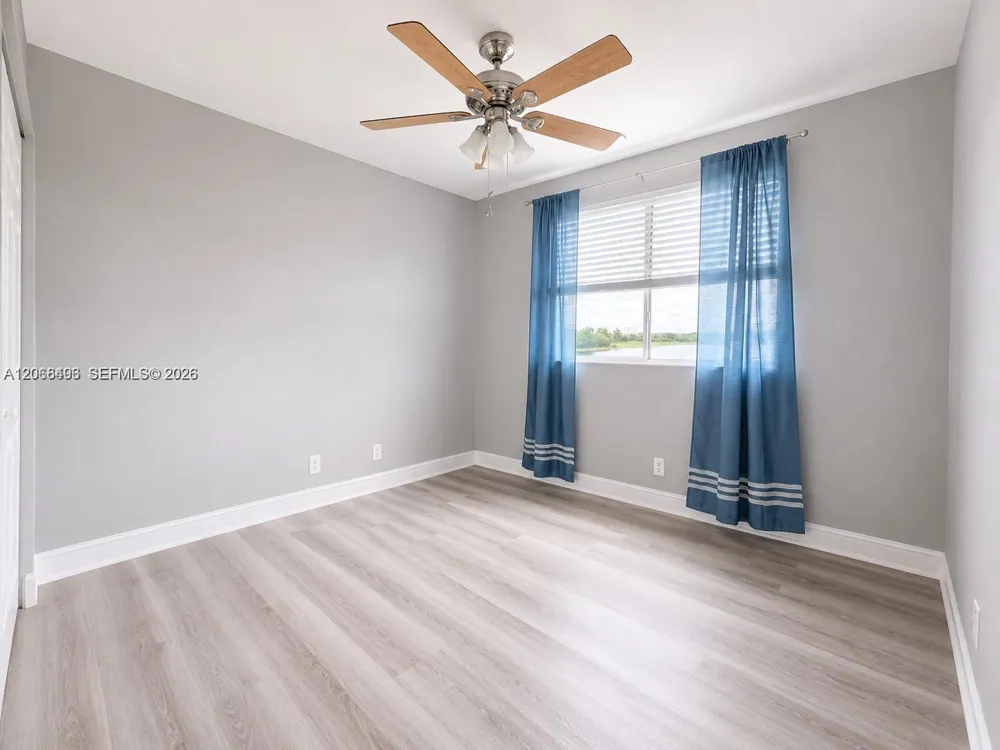 963 Falling Water Rd Weston, FL 33326