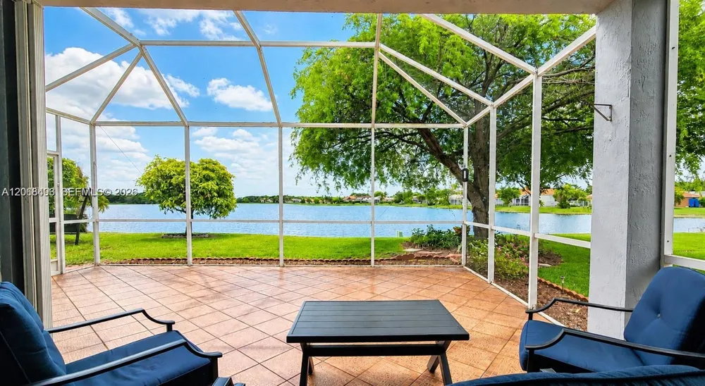 963 Falling Water Rd Weston, FL 33326