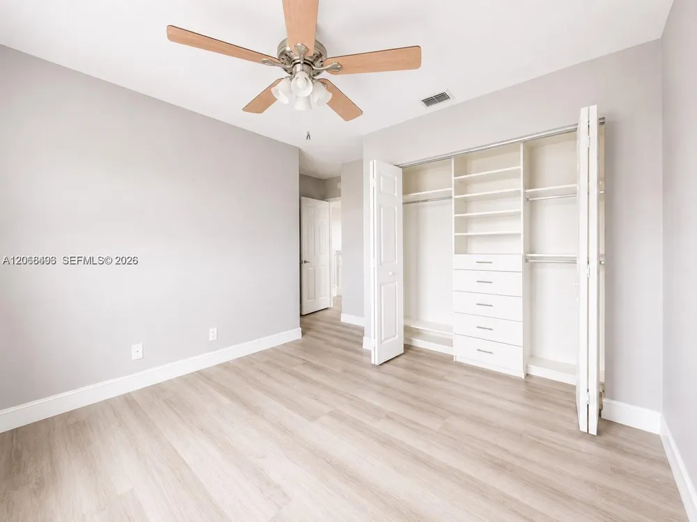 963 Falling Water Rd Weston, FL 33326