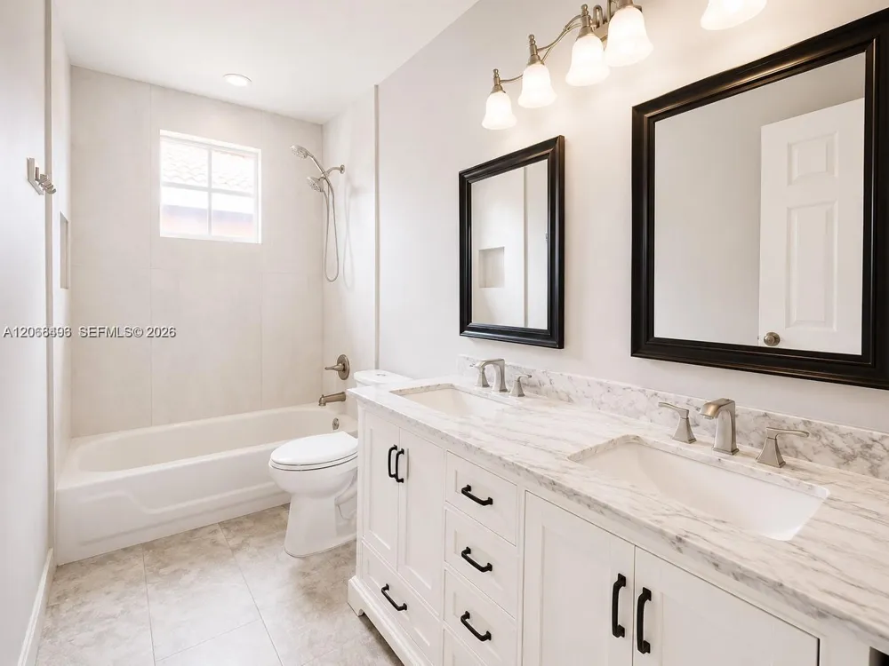 963 Falling Water Rd Weston, FL 33326