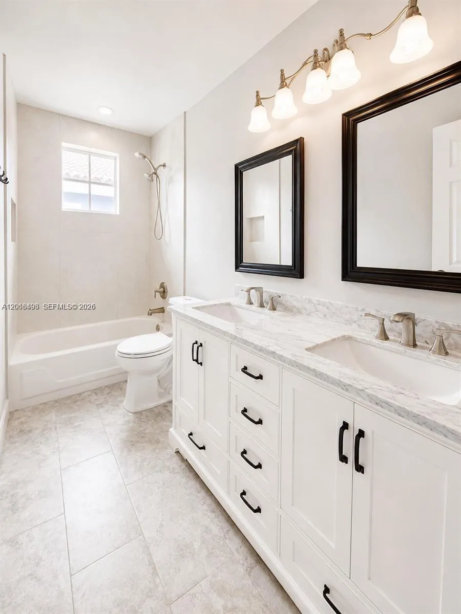 963 Falling Water Rd Weston, FL 33326