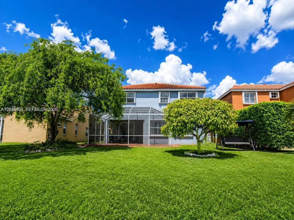 963 Falling Water Rd Weston, FL 33326