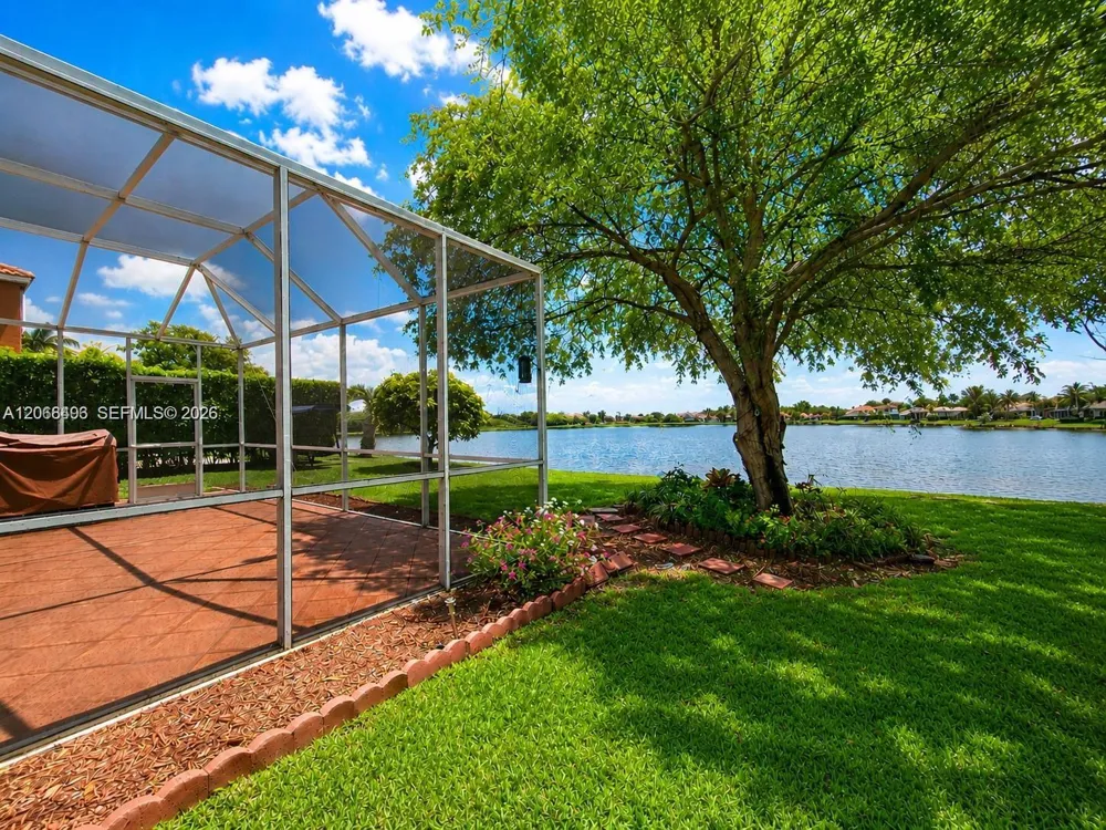 963 Falling Water Rd Weston, FL 33326