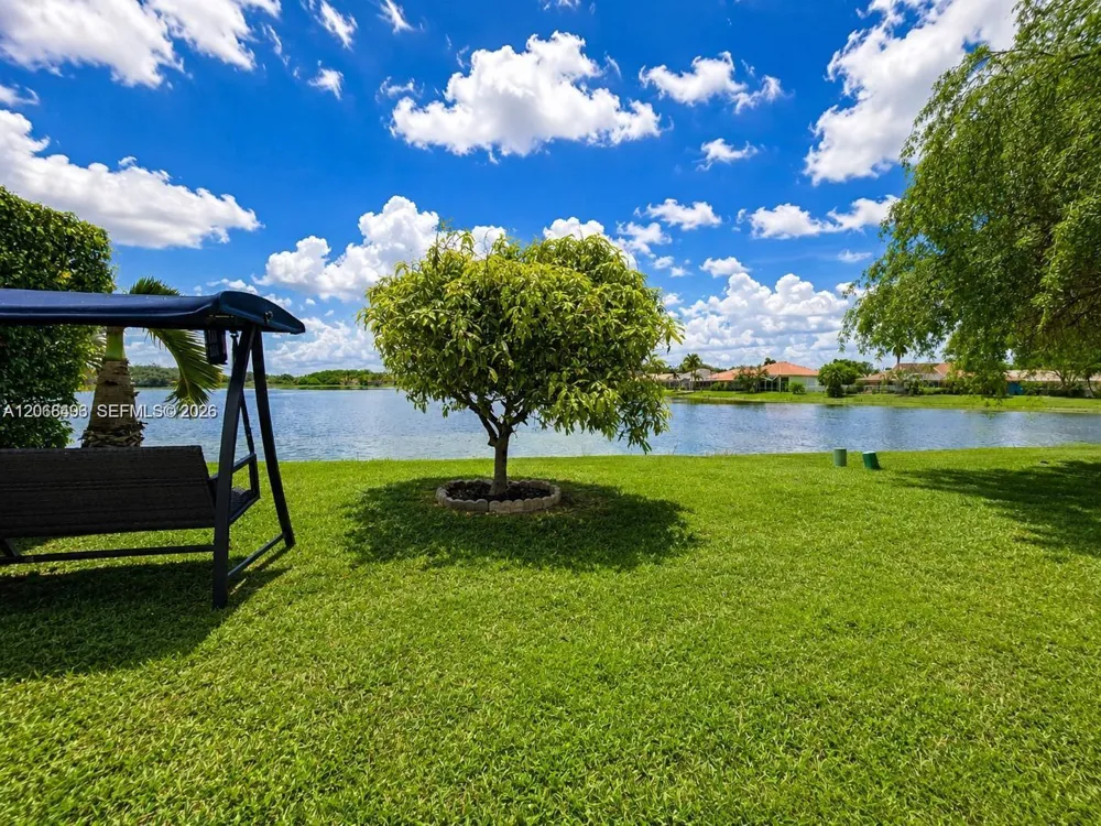 963 Falling Water Rd Weston, FL 33326