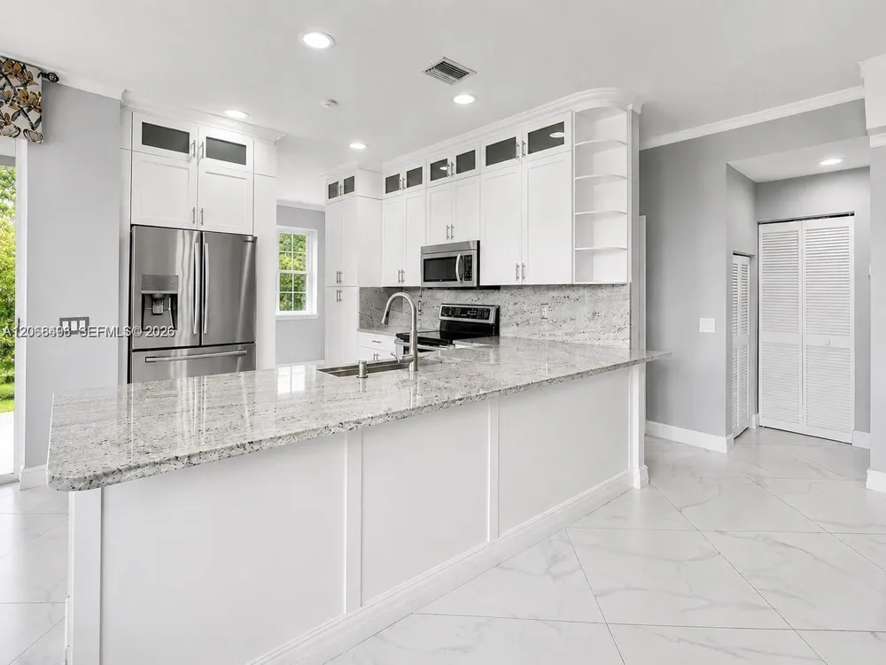 963 Falling Water Rd Weston, FL 33326