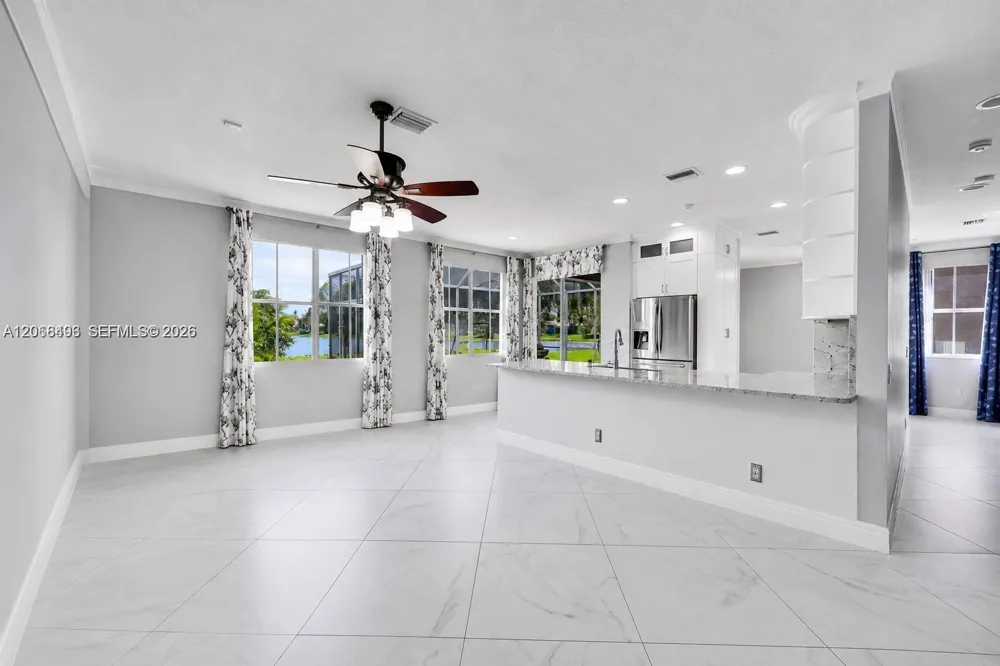 963 Falling Water Rd Weston, FL 33326