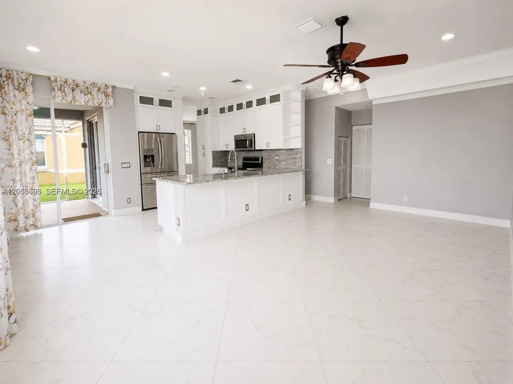 963 Falling Water Rd Weston, FL 33326