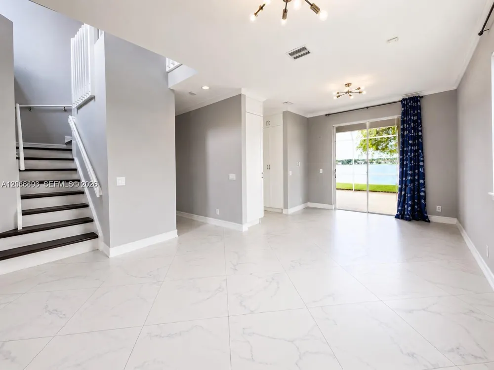 963 Falling Water Rd Weston, FL 33326