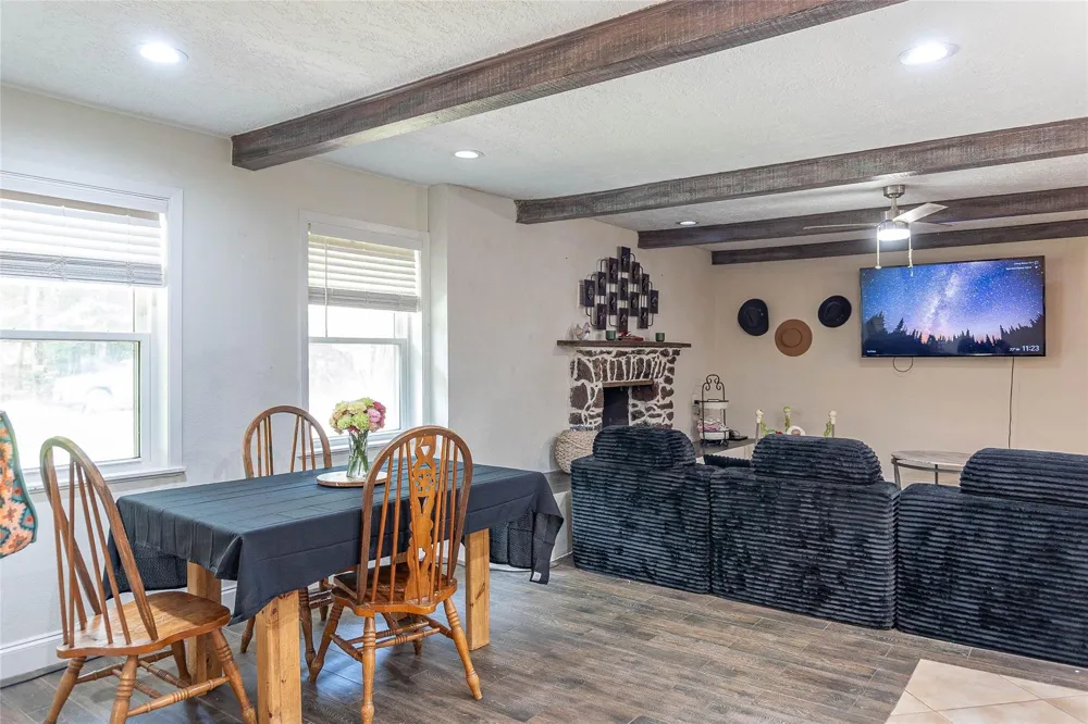 302 Oak Lane Village Mills, TX 77663