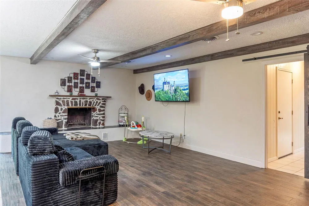 302 Oak Lane Village Mills, TX 77663