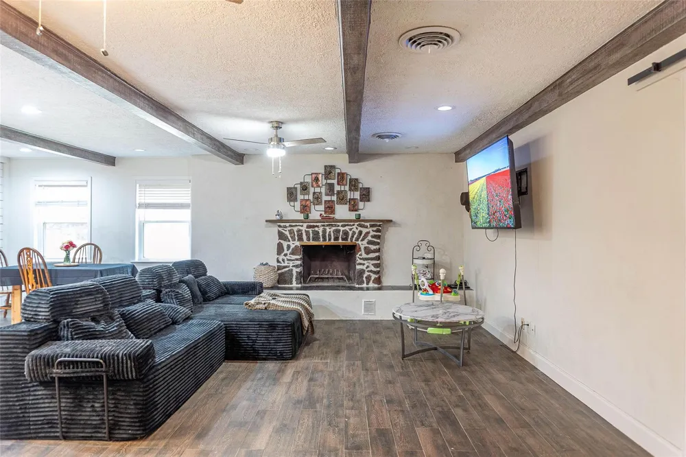 302 Oak Lane Village Mills, TX 77663