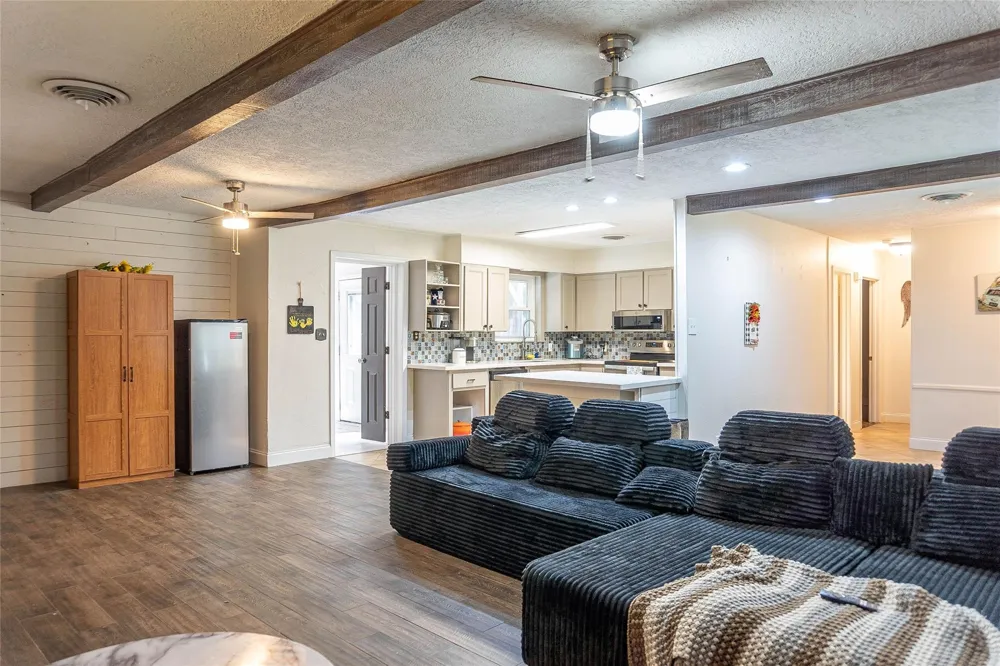 302 Oak Lane Village Mills, TX 77663