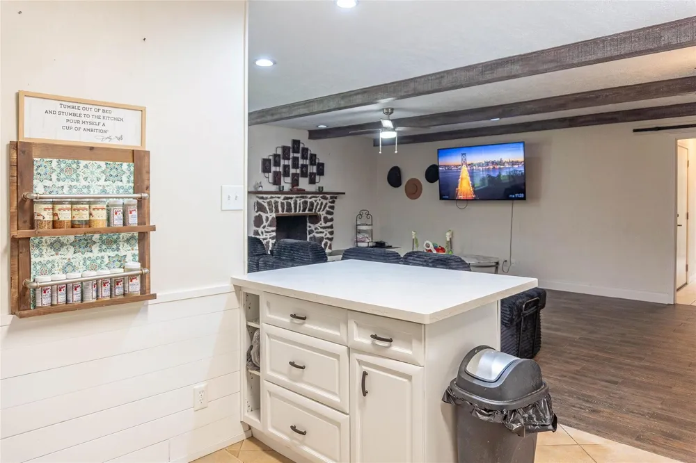 302 Oak Lane Village Mills, TX 77663
