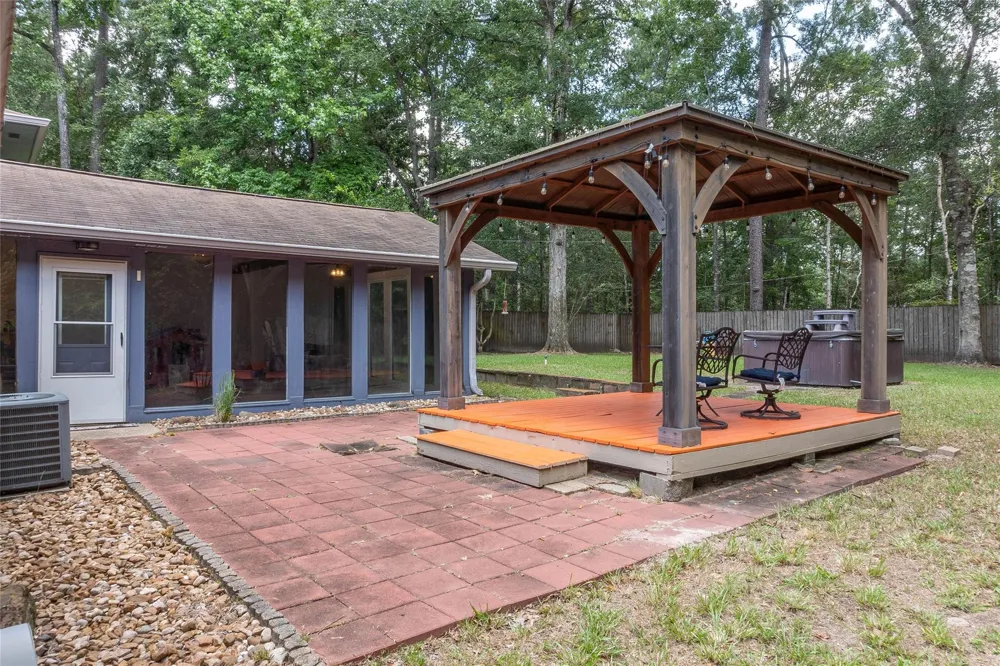 302 Oak Lane Village Mills, TX 77663