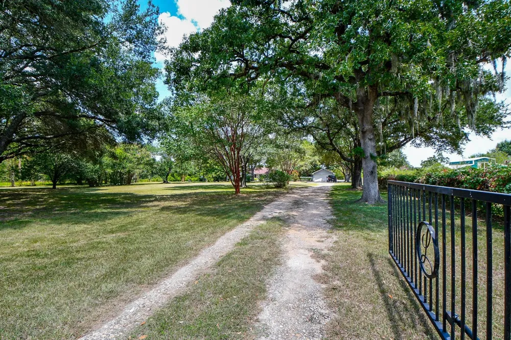 25550 W Fm 1097 Road Montgomery, TX 77356