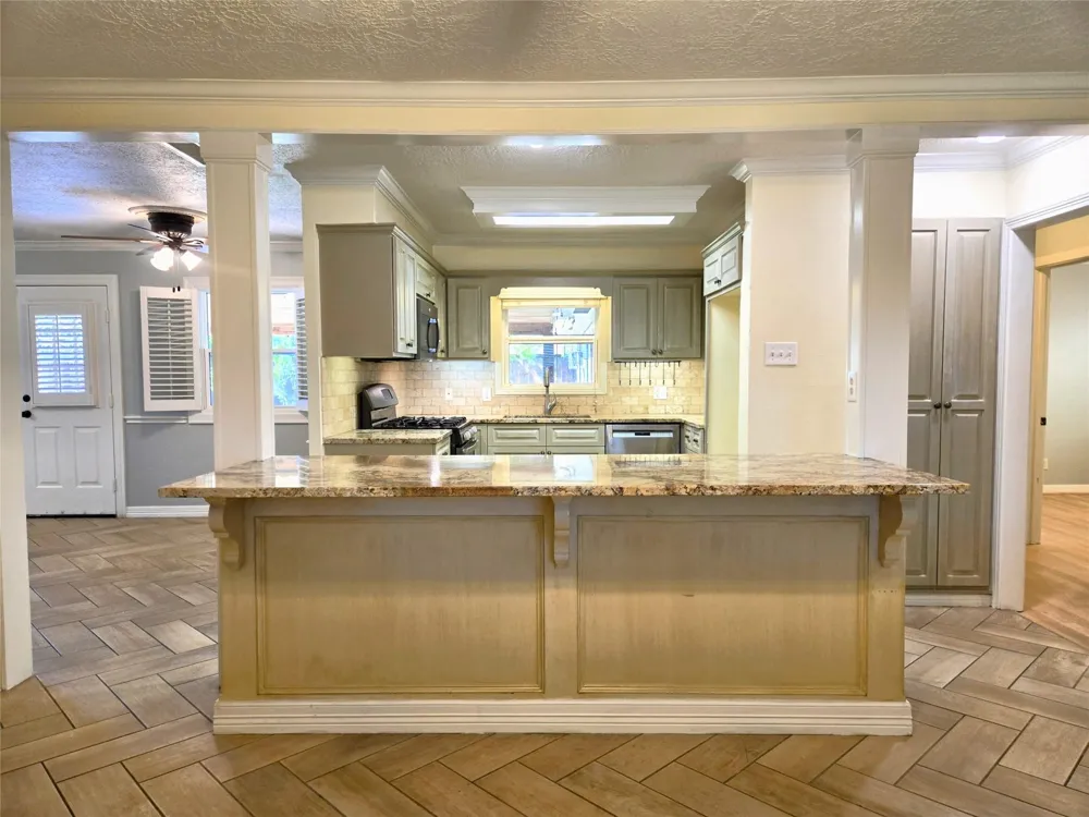 2527 Willowby Drive Houston, TX 77008
