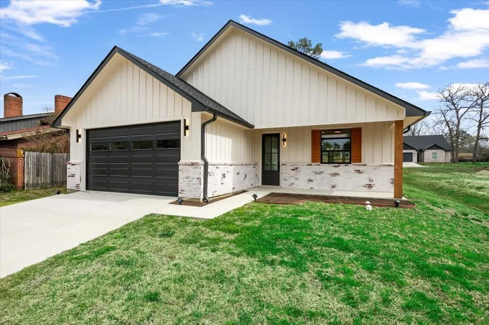 911 Augusta Drive Lufkin, TX 75901
