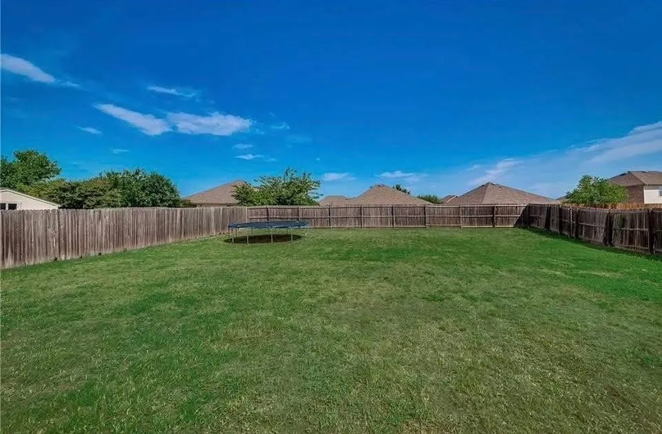 2003 Empire Court Heartland, TX 75126